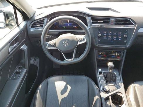 Used 2022 Volkswagen Tiguan SE AWD/4WD image 14