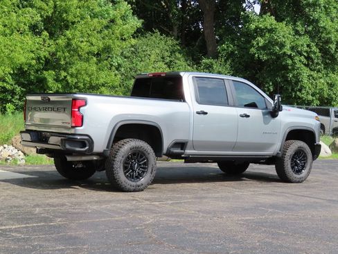 Used 2024 Chevrolet Silverado 2500 ZR2 w/ Technology Package AWD/4WD image 3