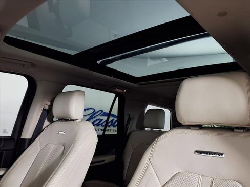 Used 2018 Ford Expedition Platinum image 7