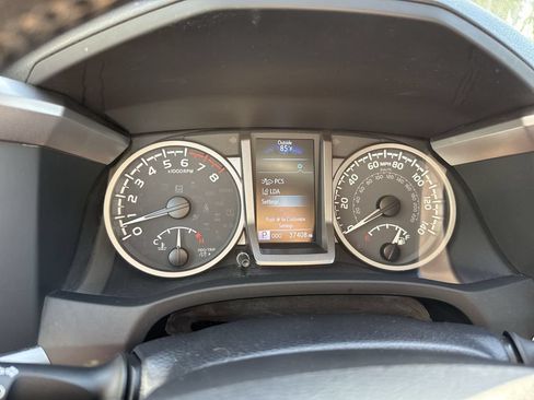 Used 2022 Toyota Tacoma SR5 w/ Technology Package RWD image 48