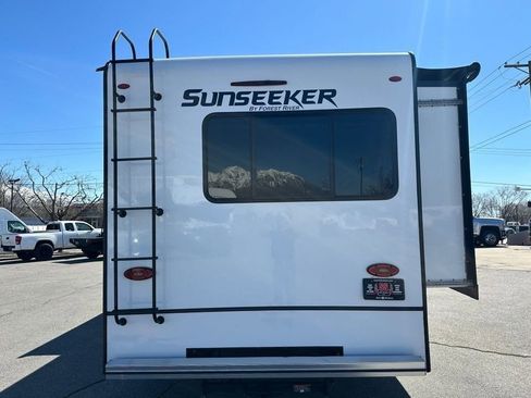 Used 2022 Ford E-450 and Econoline 450 Super Duty w/ Motorhome Prep Package image 7