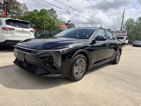 Used 2025 Kia K4 FWD image 2