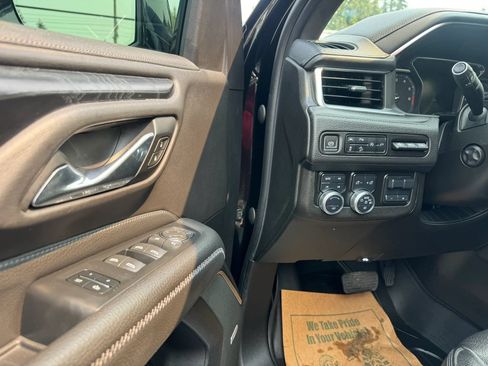 Used 2021 GMC Yukon Denali w/ Denali Ultimate Package AWD/4WD image 19
