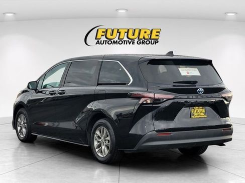 Certified 2024 Toyota Sienna LE image 7