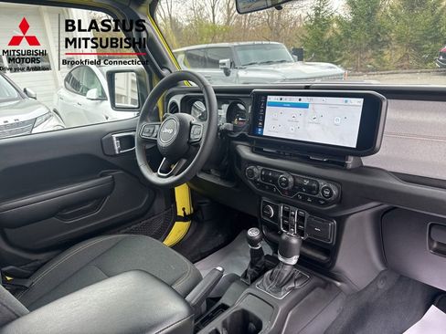 Used 2024 Jeep Wrangler Unlimited w/ Convenience Group AWD/4WD image 42
