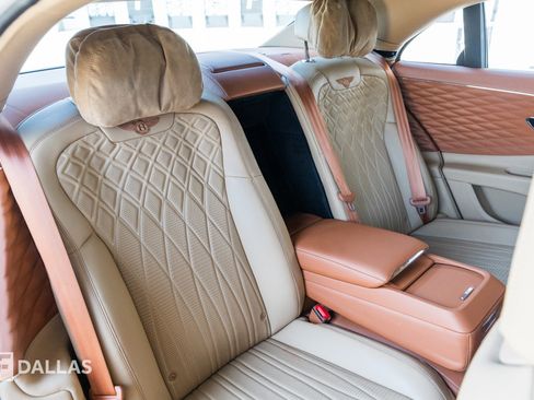Used 2022 Bentley Flying Spur W12 image 35