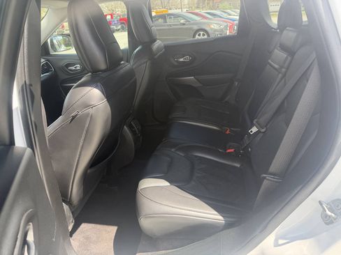Used 2019 Jeep Cherokee Limited AWD/4WD image 12