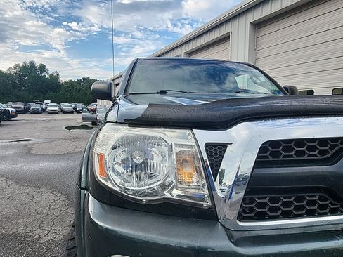 Used 2011 Toyota Tacoma 4x4 Access Cab V6 w/ SR5 Pkg #2 image 9