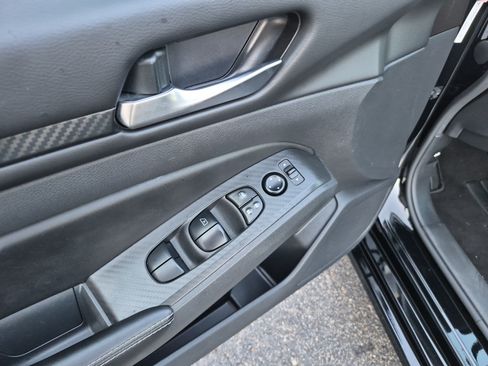 Used 2024 Nissan Altima 2.5 SV FWD image 10