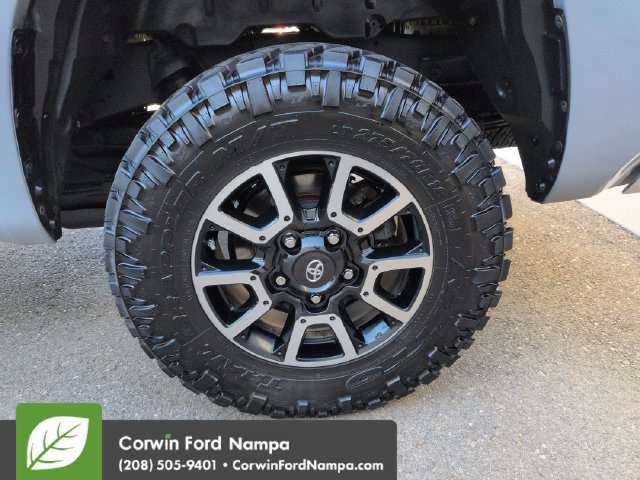 Used 2018 Toyota Tundra SR5 AWD/4WD image 32