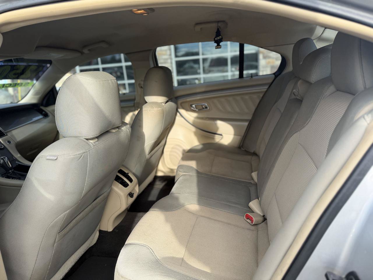 Used 2015 Ford Taurus SEL FWD image 11