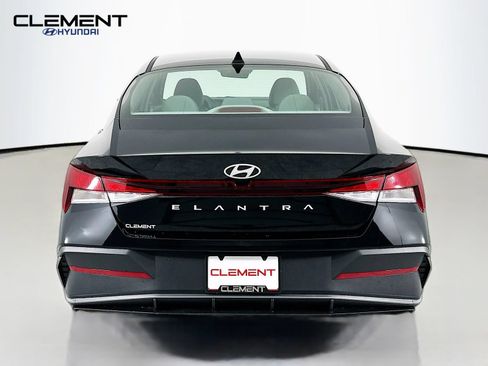 New 2026 Hyundai Elantra SE FWD image 7