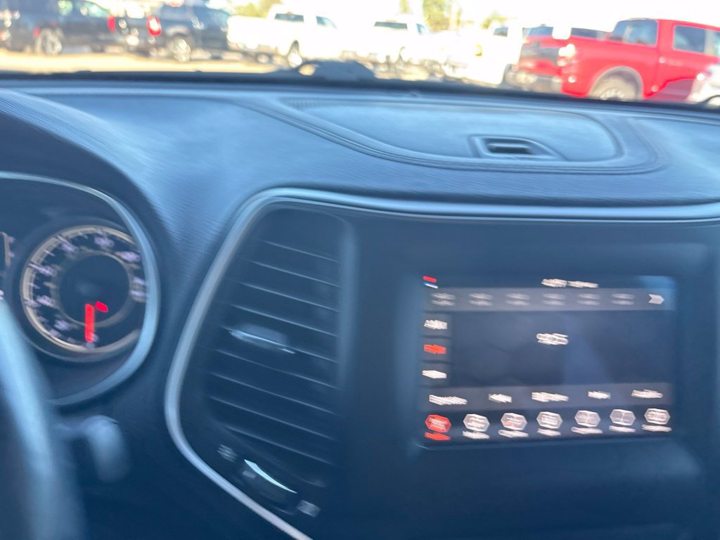 Used 2019 Jeep Cherokee Latitude Plus w/ Cold Weather Group AWD/4WD image 19