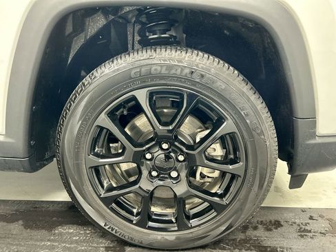 Used 2024 Jeep Compass Latitude w/ Convenience Group image 8