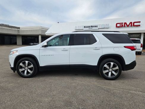 Used 2021 Chevrolet Traverse LT w/ LT Premium Package image 2