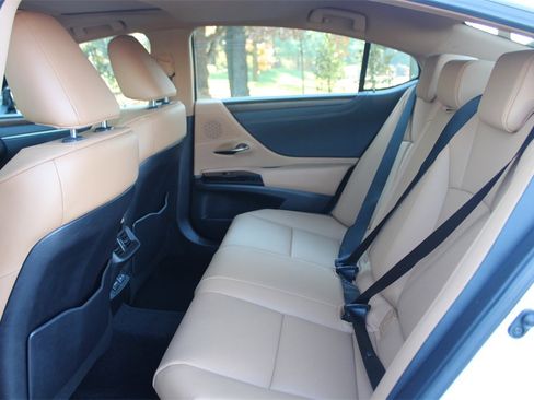 Used 2024 Lexus ES 300h w/ Premium Package image 12