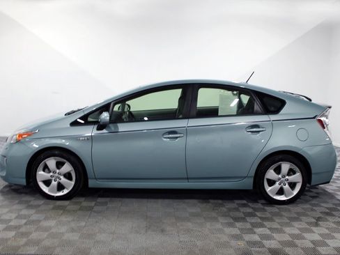 Used 2013 Toyota Prius Five image 3