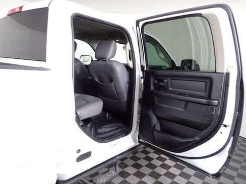 Used 2017 RAM 2500 Tradesman w/ Chrome Appearance Group AWD/4WD image 37