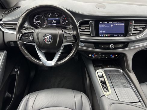 Used 2023 Buick Enclave Essence image 3