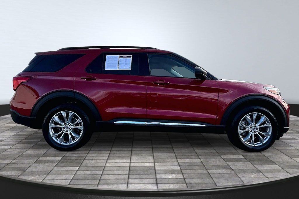 Used 2020 Ford Explorer XLT w/ Equipment Group 202A AWD/4WD image 8
