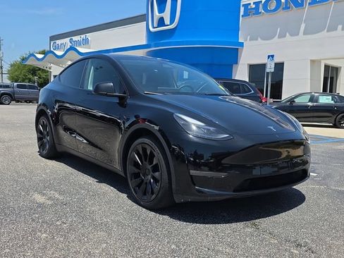 Used 2024 Tesla Model Y Long Range AWD/4WD image 2