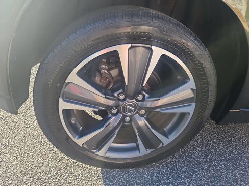 Used 2022 Lexus UX 250h w/ Premium Package AWD/4WD image 9