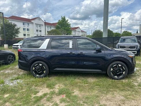 New 2026 Kia Carnival EX FWD image 8