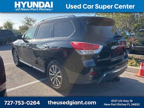 Used 2015 Nissan Pathfinder SV image 2