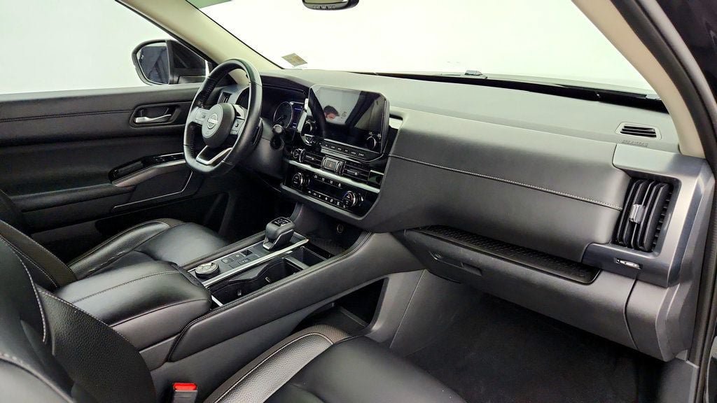 Used 2022 Nissan Pathfinder SL AWD/4WD image 26