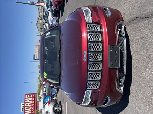 Used 2018 Jeep Grand Cherokee Overland AWD/4WD image 2