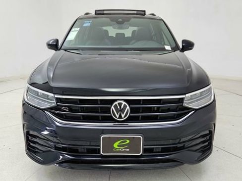 Used 2022 Volkswagen Tiguan SE R-Line image 2