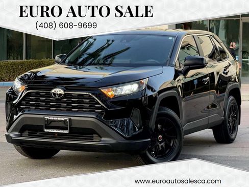 Used 2022 Toyota RAV4 LE image 1