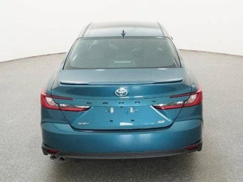 New 2026 Toyota Camry Hybrid FWD image 6