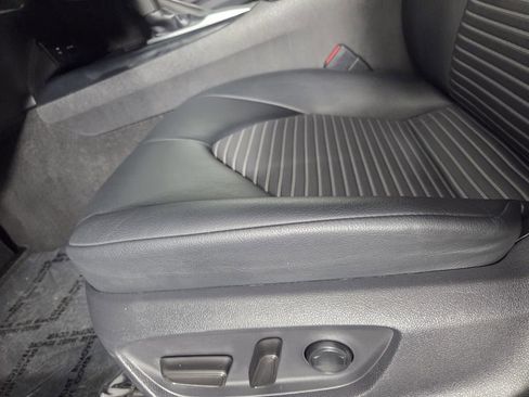 Used 2018 Toyota Camry SE FWD image 11