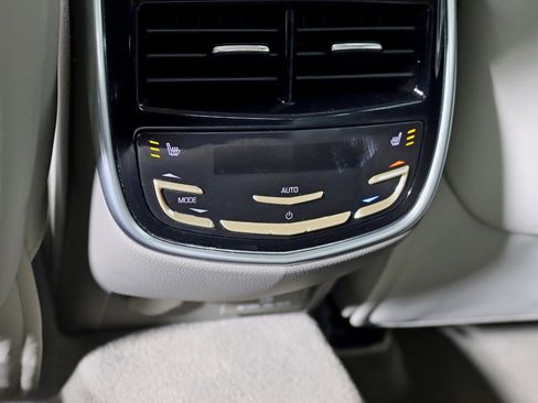 Used 2015 Cadillac XTS Platinum image 24