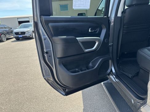 Used 2019 Nissan Titan SL w/ Off-Road Package AWD/4WD image 22