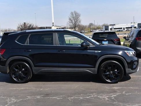 Used 2023 Volkswagen Taos SE w/ Panoramic Sunroof Package image 5