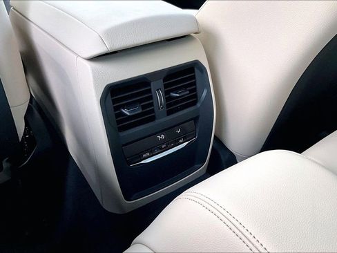 Used 2024 BMW M440i Convertible w/ Premium Package image 33