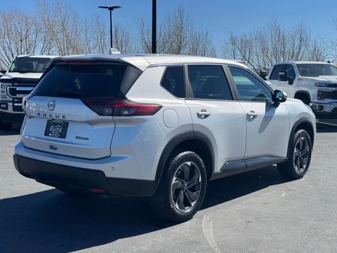 Used 2024 Nissan Rogue SV AWD/4WD image 6