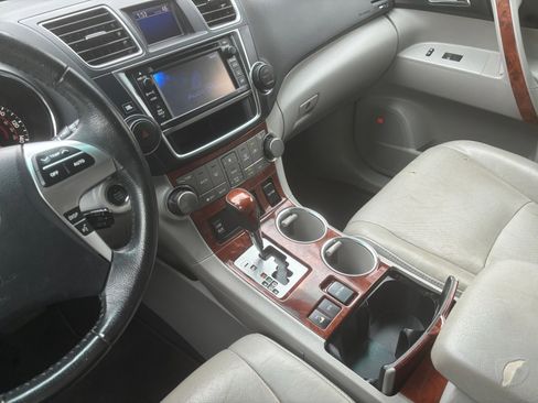 Used 2013 Toyota Highlander Limited image 28