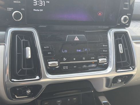 Used 2023 Kia Sorento SX Prestige image 19