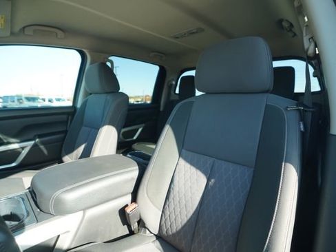 Used 2024 Nissan Titan SV w/ SV Convenience Package image 34