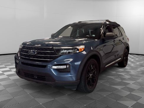 Used 2020 Ford Explorer XLT w/ Equipment Group 202A AWD/4WD image 4