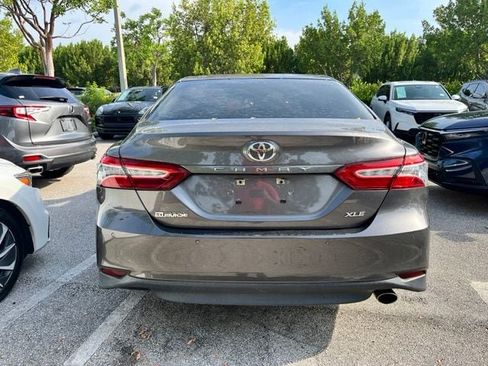 Used 2018 Toyota Camry XLE FWD image 5
