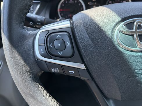 Used 2017 Toyota Camry SE w/ Moonroof Package FWD image 19
