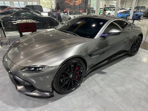 Used 2019 Aston Martin V8 Vantage Coupe RWD image 10