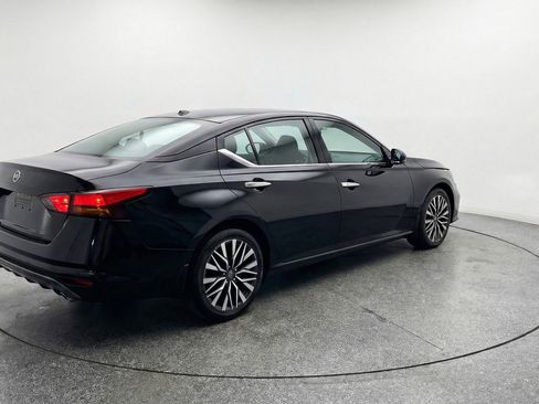 Used 2025 Nissan Altima 2.5 SV FWD image 9