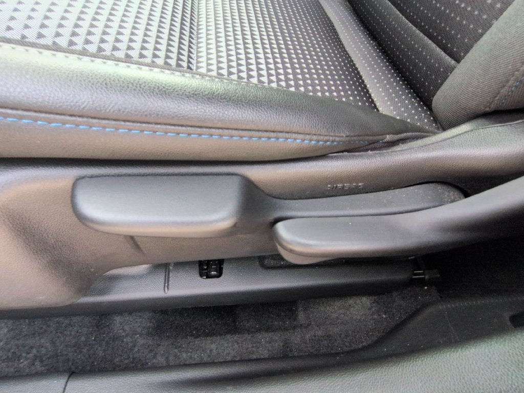Used 2025 Chevrolet Trax LT w/ LT Convenience Package FWD image 14