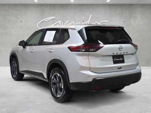 Used 2025 Nissan Rogue SV image 14