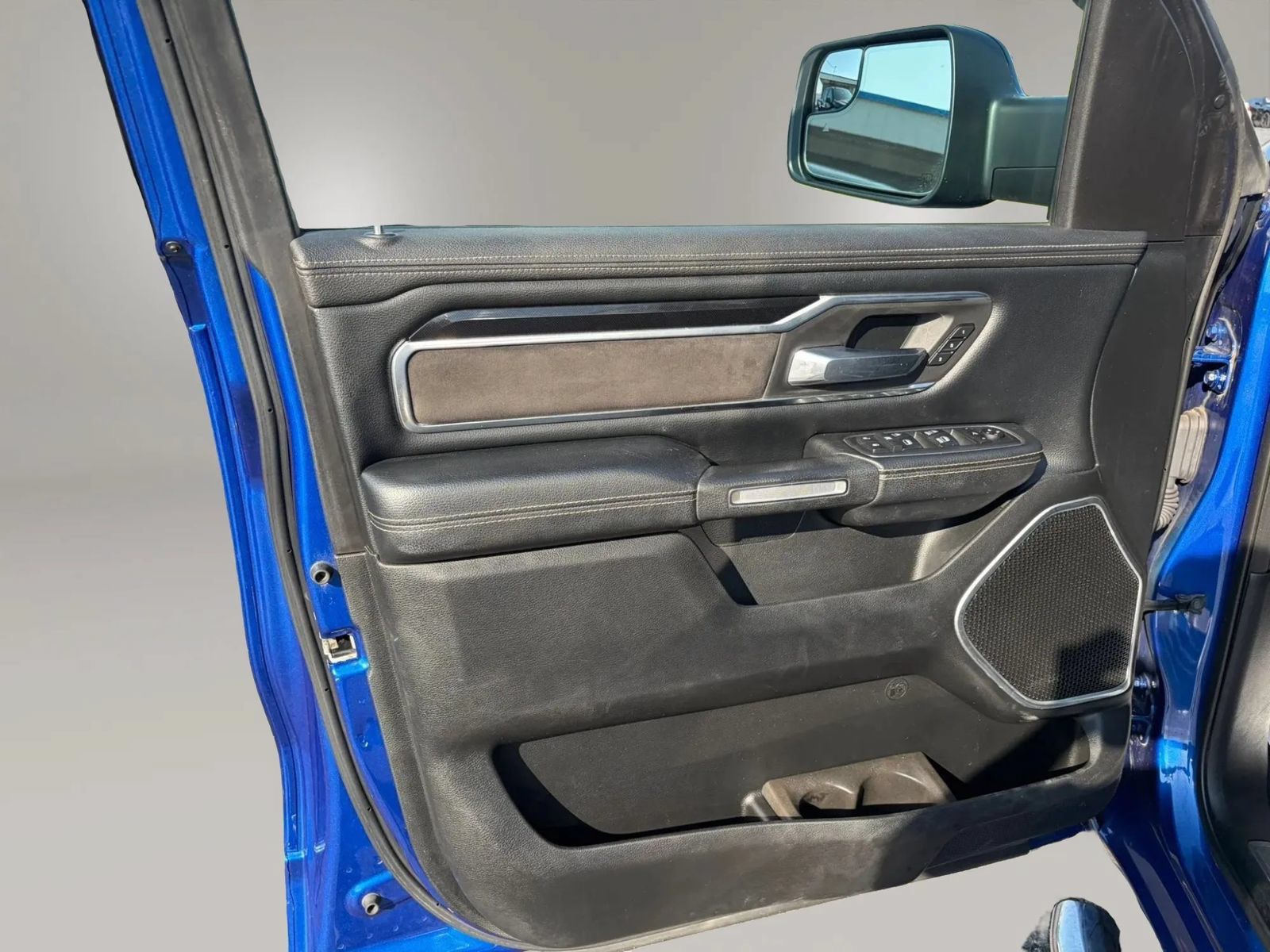 Used 2019 RAM 1500 Laramie w/ Sport Appearance Package AWD/4WD image 23
